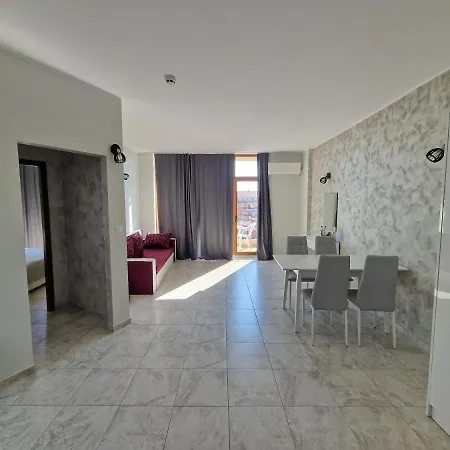 Lux In 4 Star Aparthotel